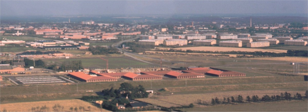 Birkelundskolen fra en flyver i 1975