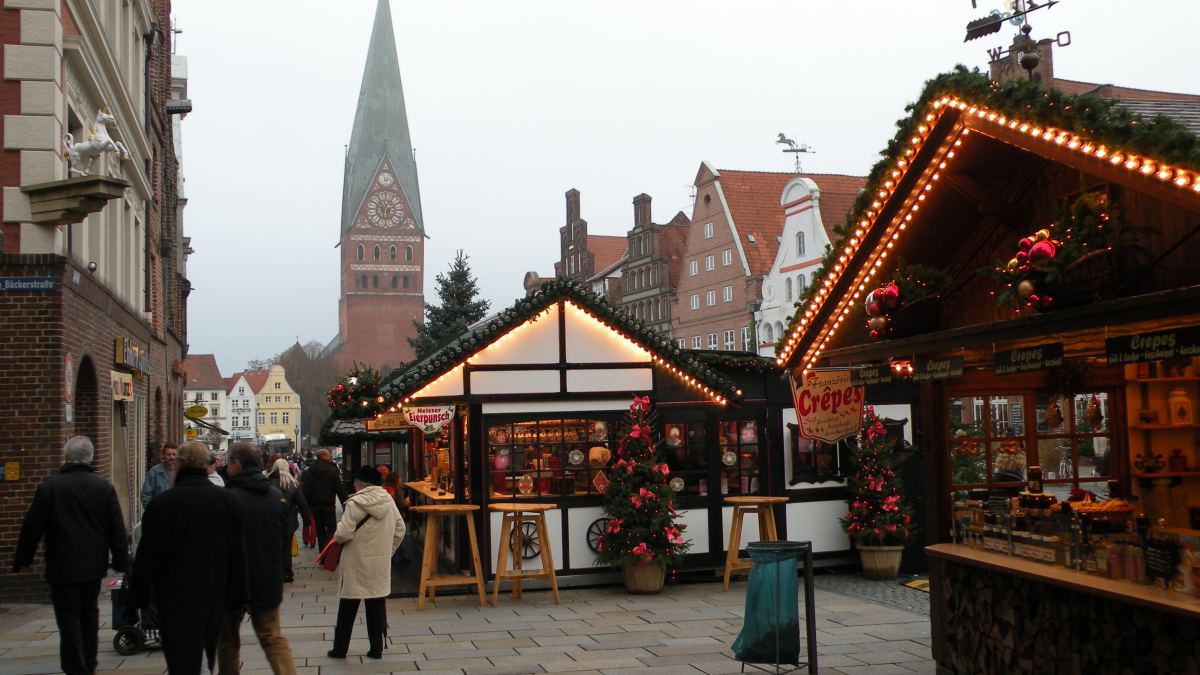 Julemarked foran Johanneskirken