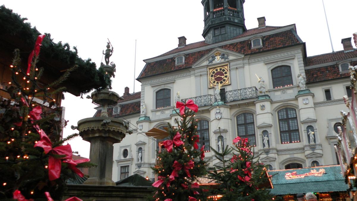 Julemarked ved rådhuset i Lüneburg