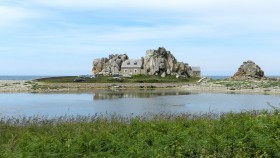 2016 FR 0031 Det berømte hus mellem stenene