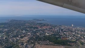 Tallinn set fra flyet, der lige er lettet