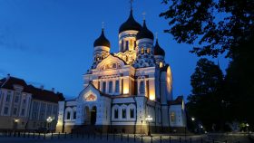 Alexander Nevsky katedralen i aftenlys
