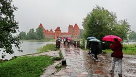 Det regnede, da vi besøgte Trakai borgen