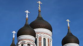 De løgformede kupler med det russiske kors