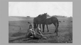 Erna med Birthe ogThorkild 1947